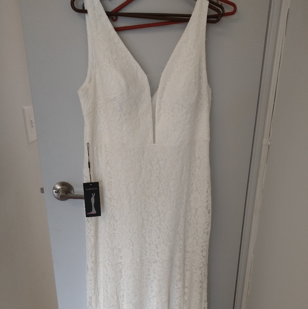 Ivory wedding dress